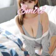 ヒメ日記 2026/06/13 09:49 投稿 えみり　その谷間。まさに絶景。 CELEB FACE NAKASU