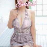ヒメ日記 2026/06/14 10:32 投稿 えみり　その谷間。まさに絶景。 CELEB FACE NAKASU