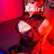 ヒメ日記 2026/06/20 22:09 投稿 えみり　その谷間。まさに絶景。 CELEB FACE NAKASU