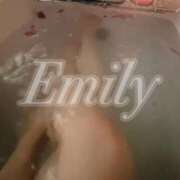 エミリ 出勤しました🫶 ホワイトベル