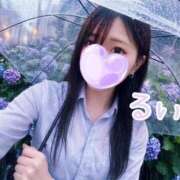 高嶺　るい 梅雨入りですね🌧️ OLピンクコレクション
