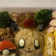 ゆみ 初めてのキャラ弁当🍱𐐃 ·̫ 𐐃 エデンR