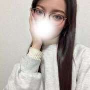 あいり(素人感に興奮必至) メガネ女子、どうかな？♡ 学園天国
