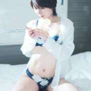 うみ 思ってたんと違う The White
