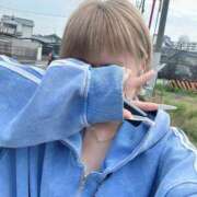 アクア 待ってるね♡ The White