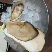 うる 牡蠣食べてきた🦪 ∞ (はっち)