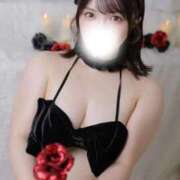 さな シフトお知らせ⋆͛📢⋆ 白い巨乳