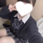 もえ 登校してますっ♡(⁠｢⁠`⁠･⁠ω⁠･⁠)⁠｢ パンチラJK