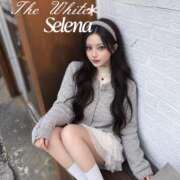 セレナ 🇷🇺Selena 11月は、、、 The White（ザ ホワイト）