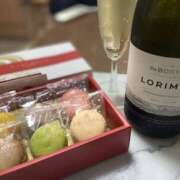 ともみ 今日出勤いたします?ご予約お願いいたします✨ DALLOYAU　Paris?? のMACARONSありがとうございました。 奥鉄オクテツ東京店（デリヘル市場）