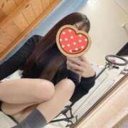 えみり ☀️ HAND BITCH(ハンドビッチ)