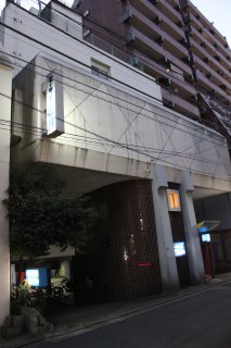 ホテル 松月(新宿区/ラブホテル)の写真『早朝の入口』by スラリン