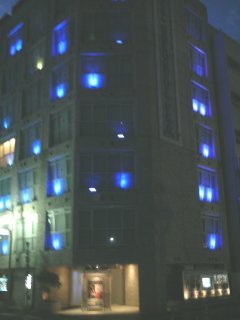 カラフルＰ＆Ａ新宿(新宿区/ラブホテル)の写真『夜の外観1』by もんが～
