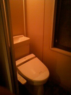 ニューポート(立川市/ラブホテル)の写真『203号室トイレ』by イリオモテヤマネコ