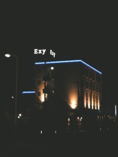 EXY(エクシー)(海老名市/ラブホテル)の写真『夜の外観』by もんが～