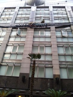 ホテル D-WAVE(ディーウェイブ)(新宿区/ラブホテル)の写真『昼間の外観』by 郷ひろし（運営スタッフ）