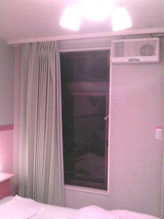 HOTEL J.J相模原(相模原市/ラブホテル)の写真『303号室、3階なのでカーテンを開けるとすぐ下を通る国道16号から丸見えでした。』by もんが～