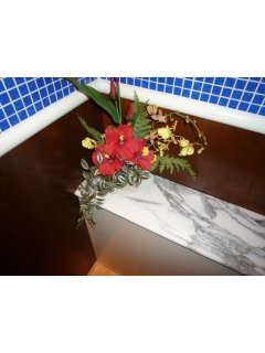 グランドカリビアンリゾートホテル(所沢市/ラブホテル)の写真『308号室装飾の花など』by スラリン