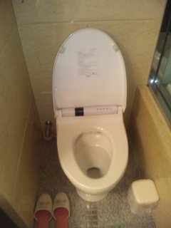 HOTEL GRAY(グレイ)(新宿区/ラブホテル)の写真『402号室トイレ(洗面と一体型)』by 郷ひろし（運営スタッフ）