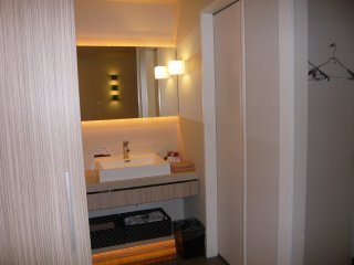 HOTEL ROY（ロイ）(横浜市南区/ラブホテル)の写真『502号室 洗面』by 悪いモン食べてりゃそりゃアタるよねぇ