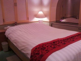 閉店？したホテル(ID:38881)(豊島区/ラブホテル)の写真『302号室 ベッド周り』by うんざり八兵衛
