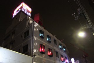 ホテル サミット(江東区/ラブホテル)の写真『夜の外観２』by スラリン