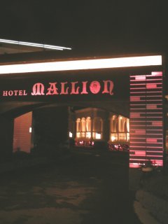 マリオン(八王子市/ラブホテル)の写真『夜の入り口』by もんが～