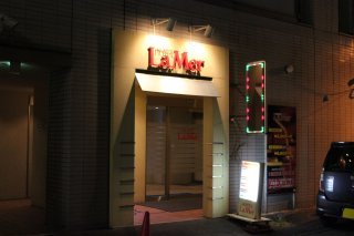 ラ・メール(札幌市中央区/ラブホテル)の写真『夜の入口（側面）』by スラリン