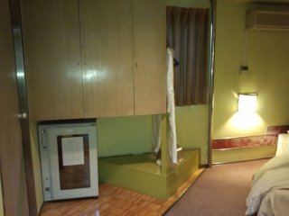 閉店？したホテル(ID:25339)(渋谷区/ラブホテル)の写真『101号室クローゼット』by セントマーチン