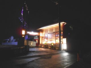 GRAND CARIBBEAN PRIVATE HOTEL(東村山市/ラブホテル)の写真『夜の外観（遠景）』by もんが～