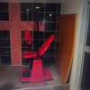 フォーラム(新宿区/ラブホテル)の写真『501のバスルーム備品拘束椅子とマット』by まさおじさん