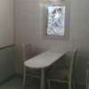 フランセ(八王子市/ラブホテル)の写真『502号室、入り口近くにあるテーブルと椅子』by もんが～