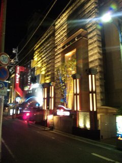 ホテル J-MEX(ジェイメックス)(新宿区/ラブホテル)の写真『夜の外観』by 郷ひろし（運営スタッフ）