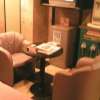 マリオネットアイネ(八王子市/ラブホテル)の写真『306号室、テーブルとソファー』by もんが～