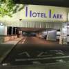 パーク(昭島市/ラブホテル)の写真『駐車場、夜の入口全景』by スラリン