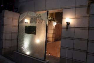 HOTEL ALAND目黒（アランド）(品川区/ラブホテル)の写真『夜の入口』by スラリン