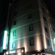 ホテル ウエスト(品川区/ラブホテル)の写真『夜の外観２』by スラリン