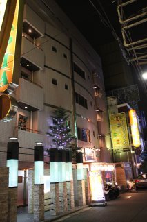ラピア(新宿区/ラブホテル)の写真『夜の外観』by スラリン