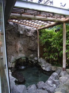 LISTO(リスト)(新宿区/ラブホテル)の写真『905号室 露天風呂（雨避け付き）』by ホテルレポったー