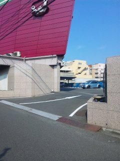 閉店？したホテル(ID:1066)(町田市/ラブホテル)の写真『駐車場の入り口』by まぴちゃん（管理人）
