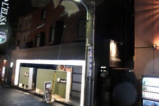 カサンドラ(渋谷区/ラブホテル)の写真『夜の外観』by スラリン