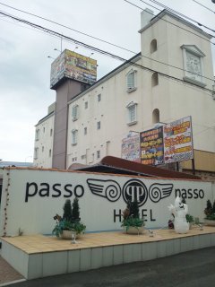 Hotel passo passo（パッソパッソ）岩槻店(さいたま市岩槻区/ラブホテル)の写真『昼の外観』by ラッキーボーイ（運営スタッフ）