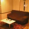 フランセ(八王子市/ラブホテル)の写真『802号室、テーブルとソファー』by もんが～