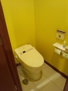 カラフルＰ＆Ａ新宿(新宿区/ラブホテル)の写真『403号室、トイレ』by ごえもん（運営スタッフ）