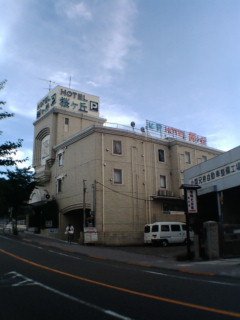 桜ヶ丘(さくらがおか)(多摩市/ラブホテル)の写真『昼の外観』by ごえもん（運営スタッフ）