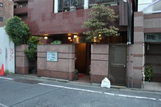 HOTEL BON（ボン）(新宿区/ラブホテル)の写真『早朝の入口』by スラリン