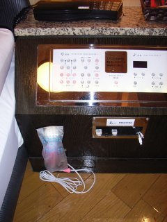 B-SIDE(品川区/ラブホテル)の写真『502号室 ベッド脇の備品（電マ）』by ホテルレポったー