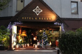 BaliAn RESORT(バリアンリゾート)新宿(新宿区/ラブホテル)の写真『早朝の入口（表側）正面』by スラリン