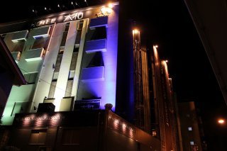 ホテル大和リゾート(世田谷区/ラブホテル)の写真『夜の外観２』by スラリン