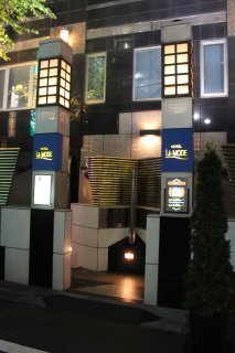 ラモード新宿(新宿区/ラブホテル)の写真『夜の入口２』by スラリン